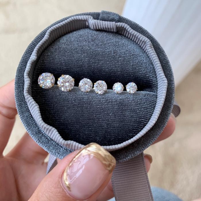 ///mm Zirconia Screw Back Stud Earring