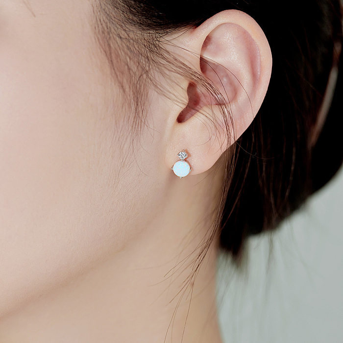 Boucle d'oreille à tige en opale et zircone brillante