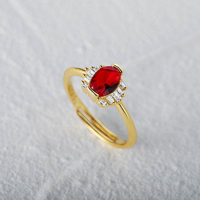 Silberner offener Ring mit rotem Zirkonia