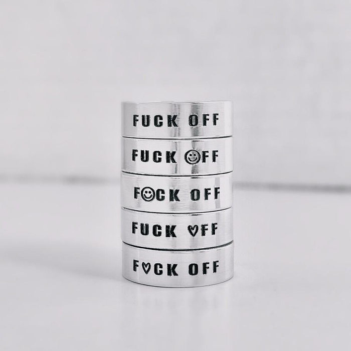 Retro-Punk-Buchstaben-Ringe aus 18 Karat vergoldetem Edelstahl in großen Mengen
