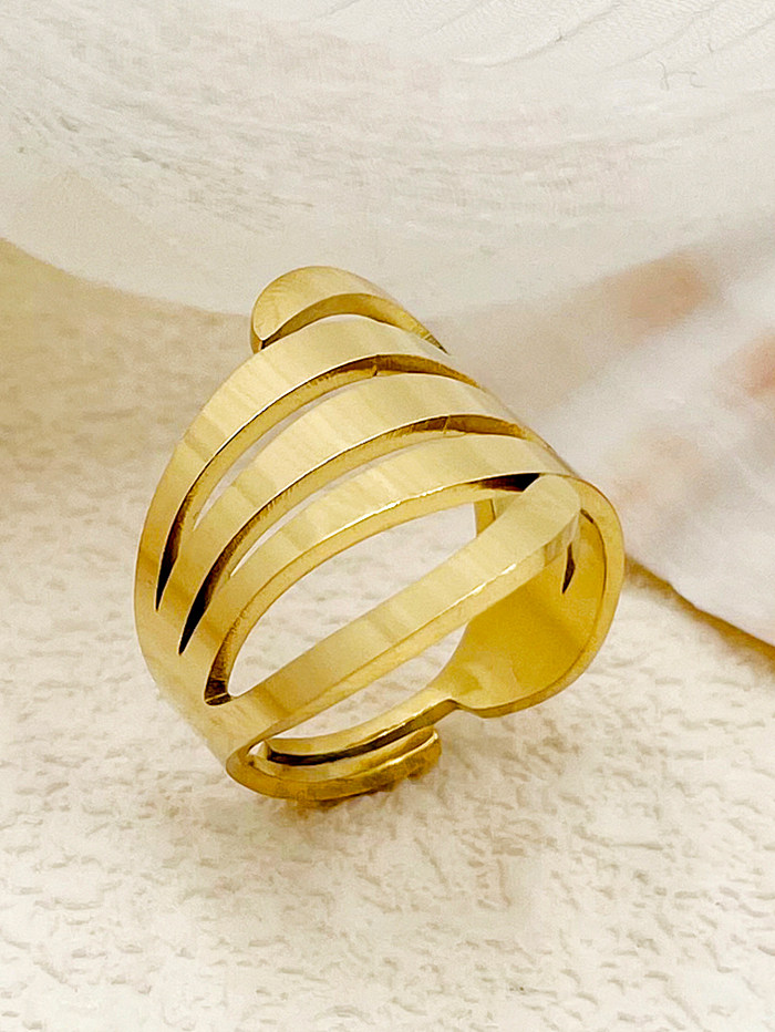Einfacher, klassischer, vergoldeter offener Ring aus Edelstahl in loser Schüttung