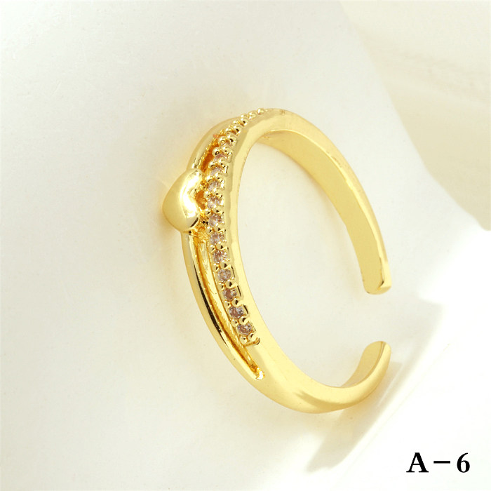Luxuriöse offene Ringe in Buchstaben-Herzform mit Kupferbeschichtung und Zirkoneinlage, 18 Karat vergoldet