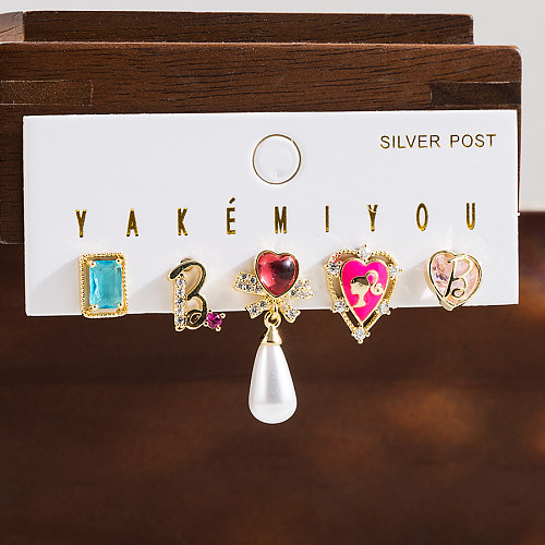 Yakemiyou Niedliche herzförmige Barbie-Ohrringe mit Schleifenknoten, Kupfer-Emaille-Inlay, Perle und Zirkon, 14 Karat vergoldet