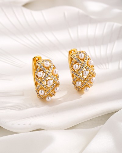 1 Pair Vintage Style Luxurious Rhombus Plating Hollow Out Inlay Copper Artificial Pearls Zircon 18K Gold Plated Earrings