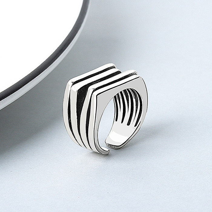 Offener Ring mit geometrischer Verkupferung im Vintage-Stil