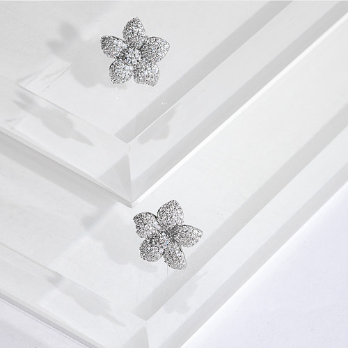 Luxuriöse Blumen-Kupfer-Ohrringe, die Zirkon-Kupfer-Ohrringe überziehen