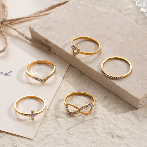Anéis de strass banhados a ouro 18K em formato de coração infinito casual streetwear em forma de V a granel