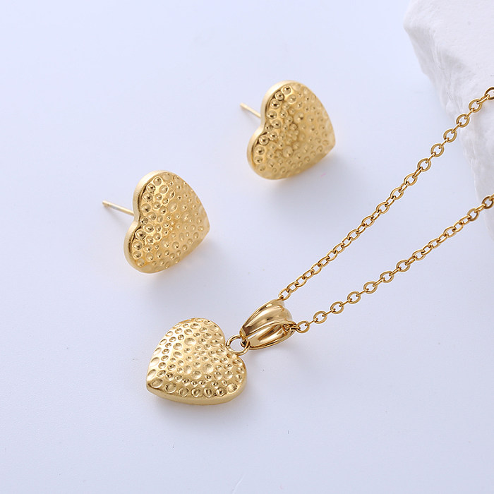 Estilo simple Forma de corazón Flor Chapado en acero inoxidable Circón Pendientes chapados en oro de 18 quilates Collar Conjunto de joyas