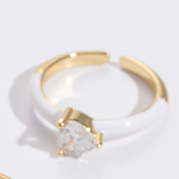 Modischer offener Ring in Herzform mit Kupfer-Emaille und vergoldetem Zirkon, 1 Stück