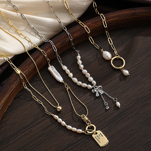 Collier pendentif en plaqué argent avec nœud papillon de style baroque, incrustation de perles d'eau douce, plaqué or 18 carats