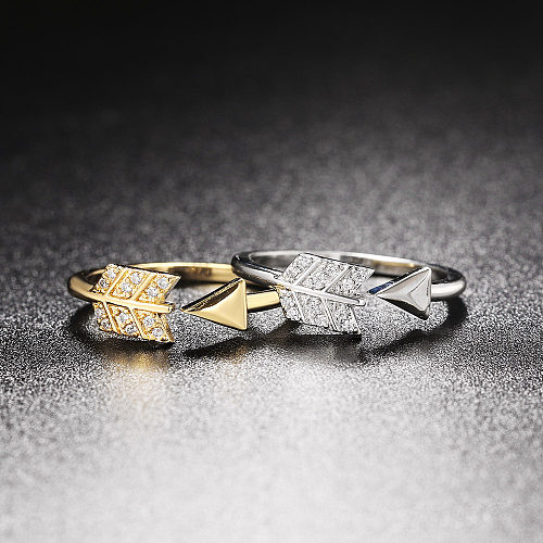 Anéis abertos banhados a ouro de zircônia com chapeamento de cobre de seta estilo clássico