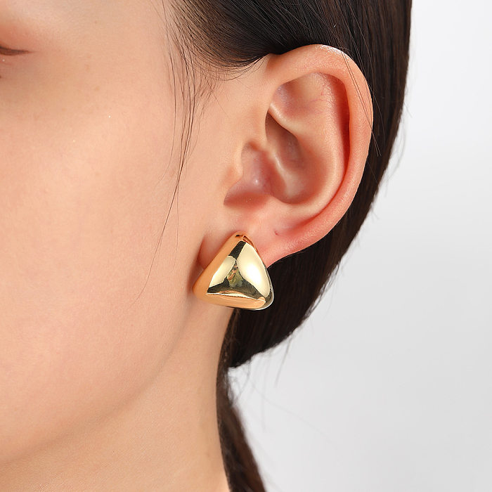 1 par de pinos de orelha banhados a ouro 18K de latão triangular estilo simples