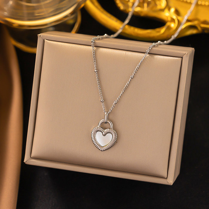 Collar de pendientes de concha con incrustaciones de acero de titanio con forma de corazón de estilo simple