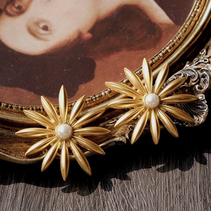 1 Pair Retro Flower Plating Inlay Copper Artificial Pearls Ear Studs