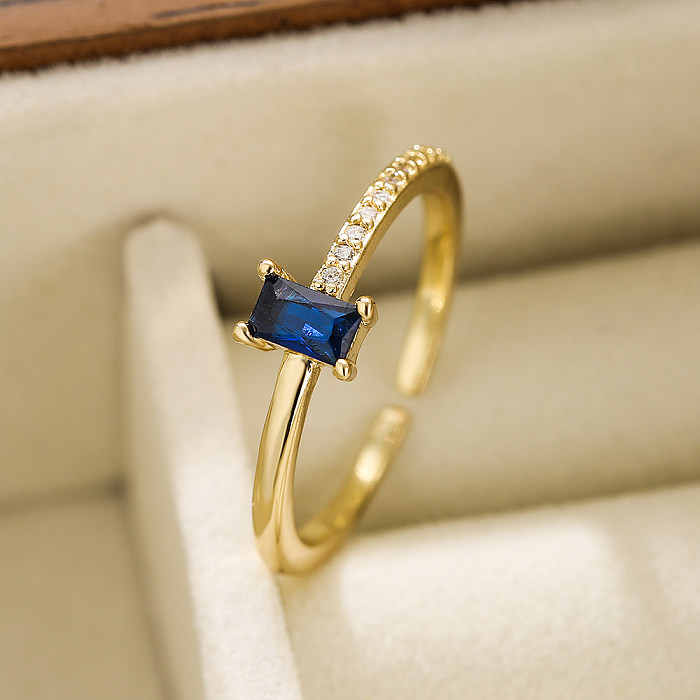 Schlichter, rechteckiger offener Ring mit Kupferbeschichtung und Zirkoneinlage, 18 Karat vergoldet