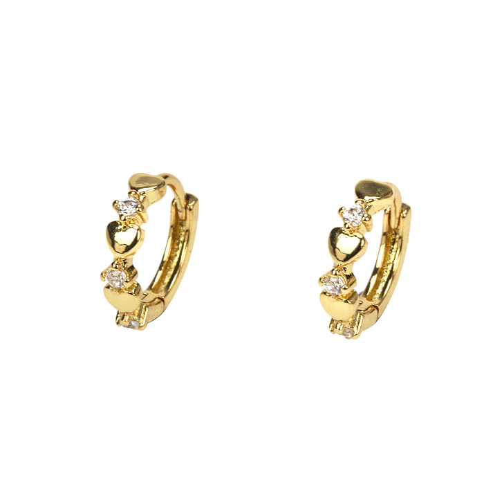 1 par de pendientes chapados en oro de 18K con incrustaciones de mariposa y forma de corazón redondo de estilo Simple