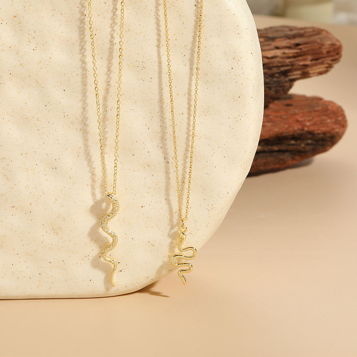 Collar chapado en oro de 14 quilates con revestimiento de cobre y serpiente de estilo moderno y moderno