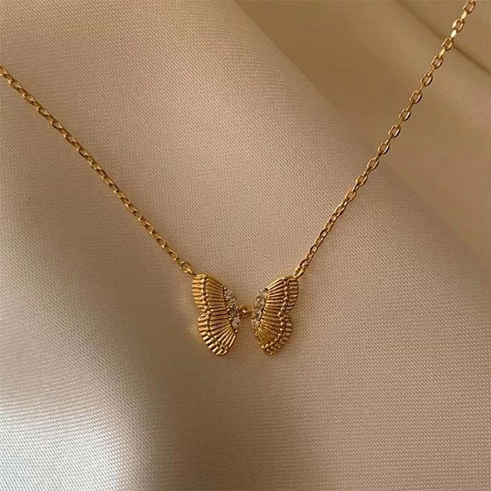 Schlichte Halskette mit Schmetterlings-Kupferbeschichtung und vergoldetem Anhänger