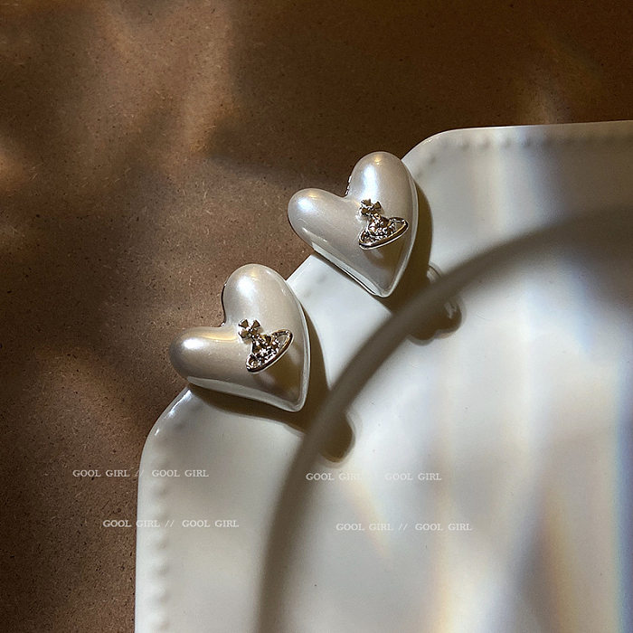 1 paire de boucles d'oreilles en forme de cœur, en résine émaillée et en cuivre, clous d'oreilles