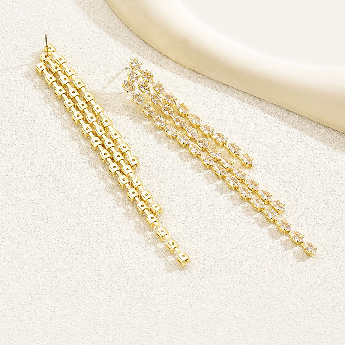 1 paire de boucles d'oreilles élégantes en forme de fleur avec pompon et incrustation de cuivre et de strass en verre de zircon plaqué or blanc 18 carats