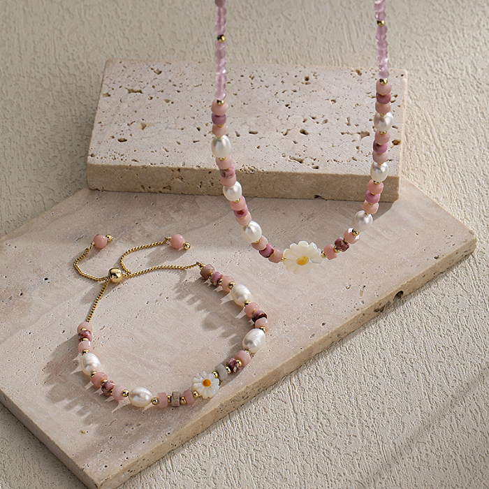 Moderne Halskette mit Blumen-Süßwasserperle und Kupferbeschichtung, 18 Karat vergoldet