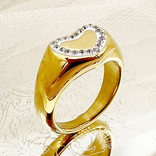 Anillos de circón chapados en oro con incrustaciones de acero inoxidable con forma de corazón de estilo Simple y romántico al por mayor