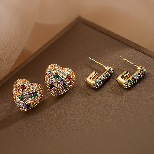 1 par de brincos de orelha geométricos, estilo retrô simples, formato de coração, chapeamento, zircão de cobre, banhado a ouro 18K