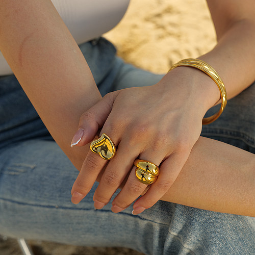 Anéis chapeados ouro 18K de aço inoxidável da forma simples do coração do estilo