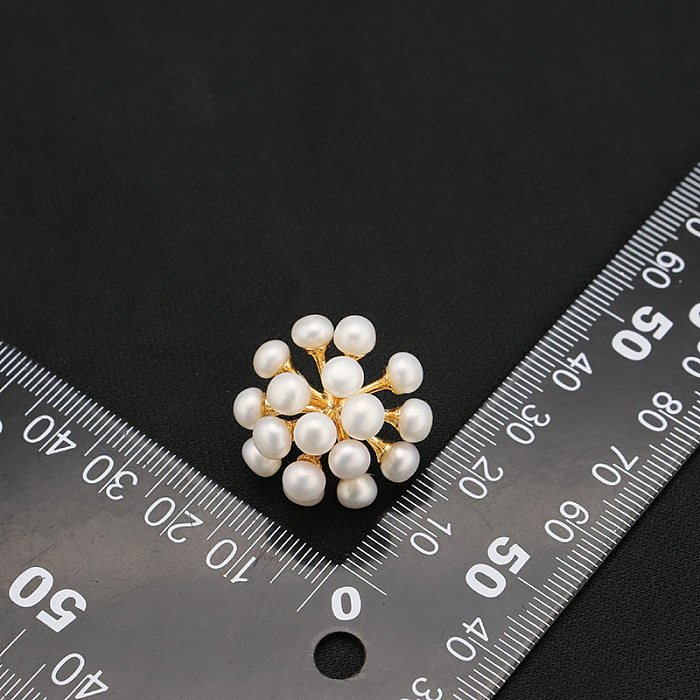 1 Pair Simple Style Classic Style Flower Inlay Copper Freshwater Pearl Ear Studs