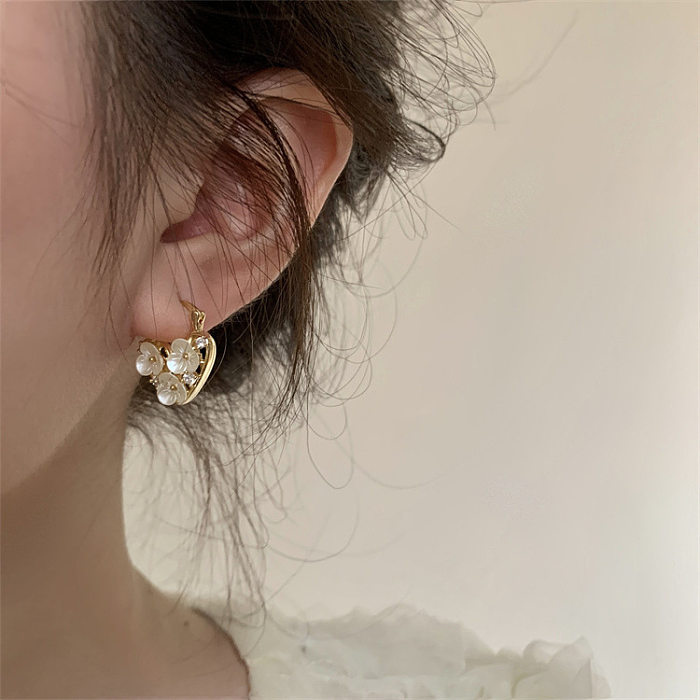 1 Pair Sweet Heart Shape Flower Plating Inlay Shell Copper Artificial Diamond Earrings