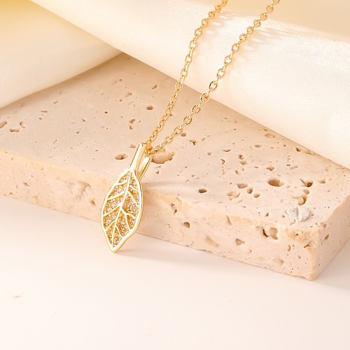 Simple Style Leaf Copper Gold Plated Zircon Necklace Pendant In Bulk