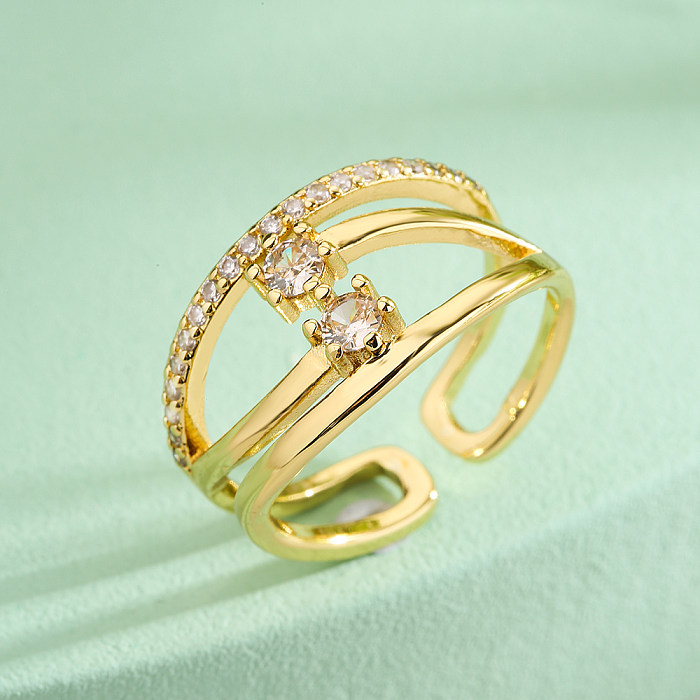 O estilo simples comuta o anel aberto chapeado ouro geométrico do cobre 18K do zircão no volume