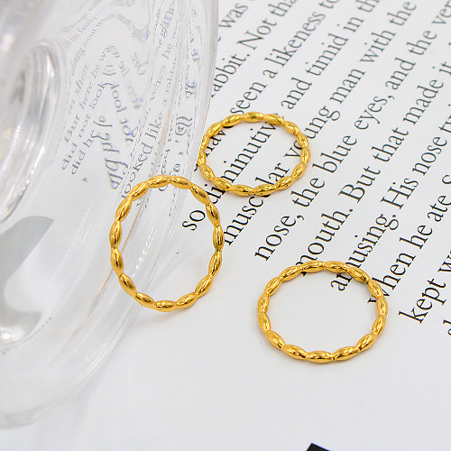 Anéis banhados a ouro 18K de aço inoxidável de cor sólida estilo clássico