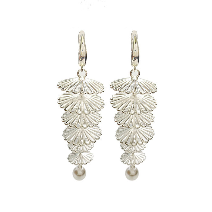 1 par de elegantes pendientes colgantes de cobre con perlas de imitación chapadas en flores