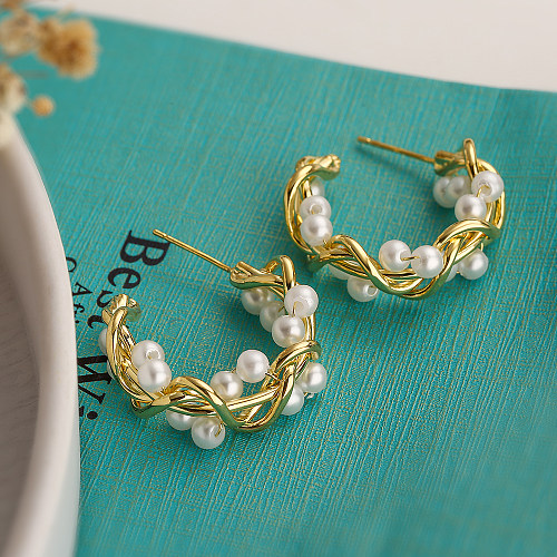 1 paire de boucles d'oreilles plaquées or 18 carats, style simple, incrustation en forme de C, perles artificielles en cuivre