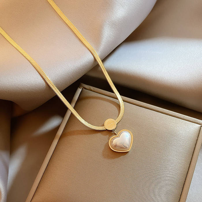 Collier de boucles d'oreilles en perles et acier titane en forme de cœur à la mode