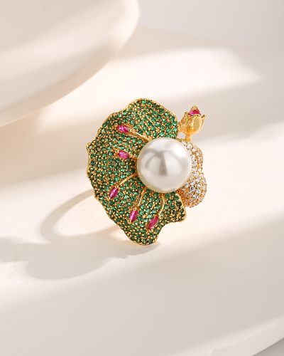 Eleganter Vintage-Stil, luxuriöses Blütenblatt, Kupferbeschichtung, Inlay, künstliche Perlen, Zirkon, 18 Karat vergoldet, offene Ringe