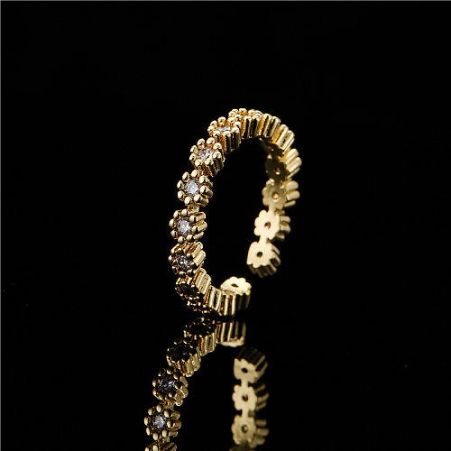 Einfacher, geometrischer, verstellbarer Ring mit Zirkon-Öffnung und Mikroeinlage aus Gold