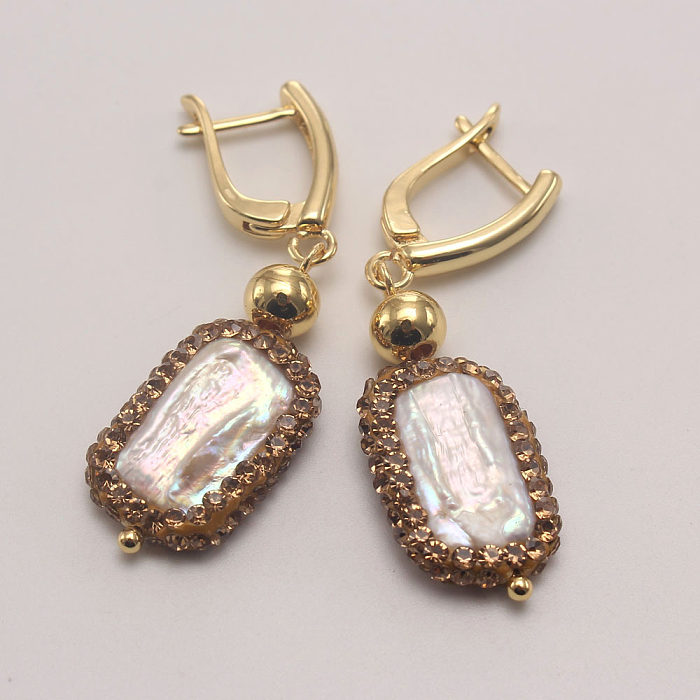 1 par de pendientes colgantes chapados en oro de 18 quilates con incrustaciones de bloques de colores geométricos de estilo vintage, perlas de agua dulce de cobre
