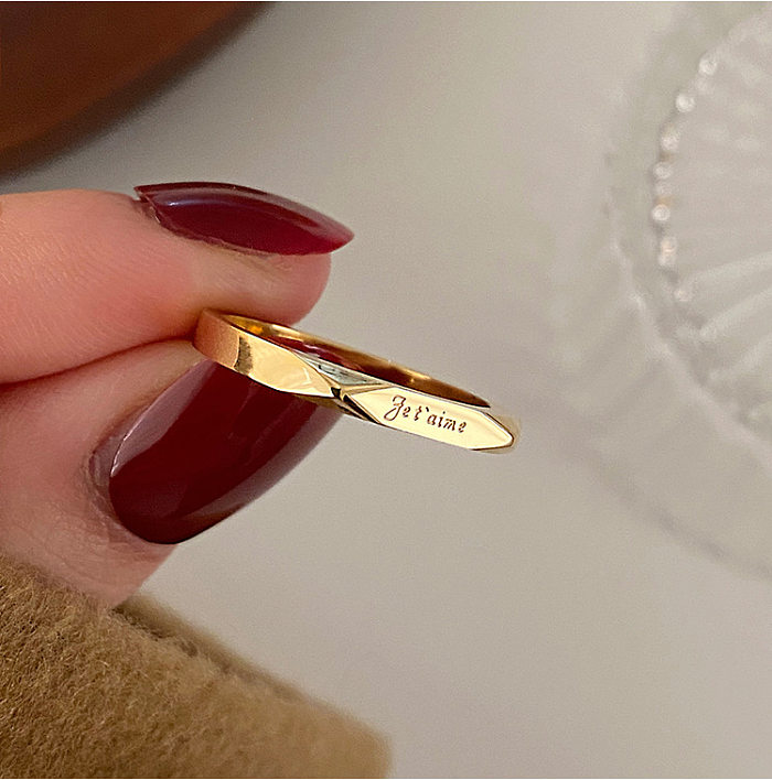 أزياء التيتانيوم الصلب 18K الذهب خاتم محفور الإناث