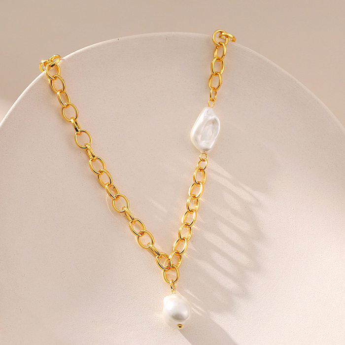 Elegante Halskette aus Süßwasserperlen mit geometrischer Verkupferung