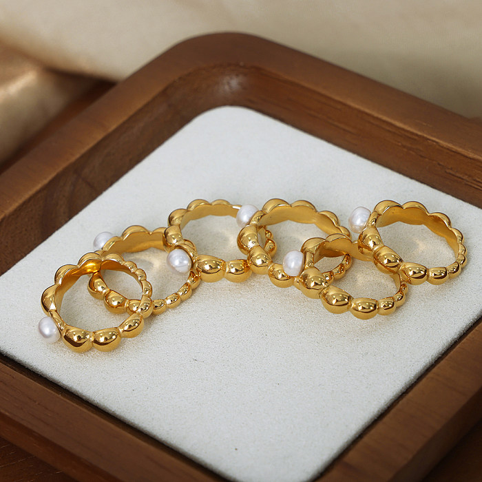 Anéis banhados a ouro 18K da pérola de água doce do embutimento elegante do chapeamento de aço do titânio da cor sólida