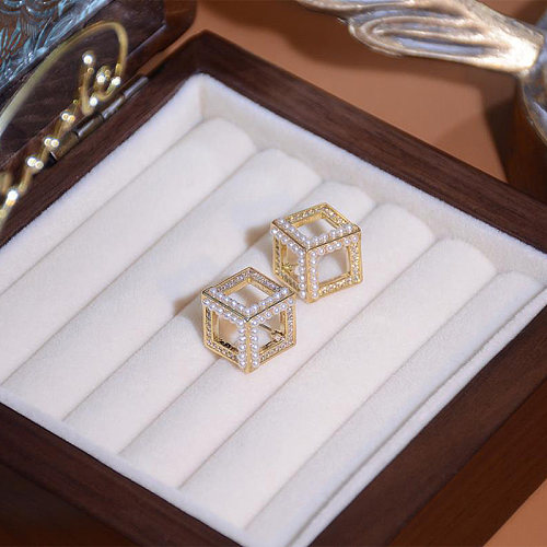 1 Paar Ohrstecker im legeren, schlichten Stil mit quadratischer Beschichtung, Inlay aus Kupfer, künstlichen Perlen, Zirkon, 14 Karat vergoldet