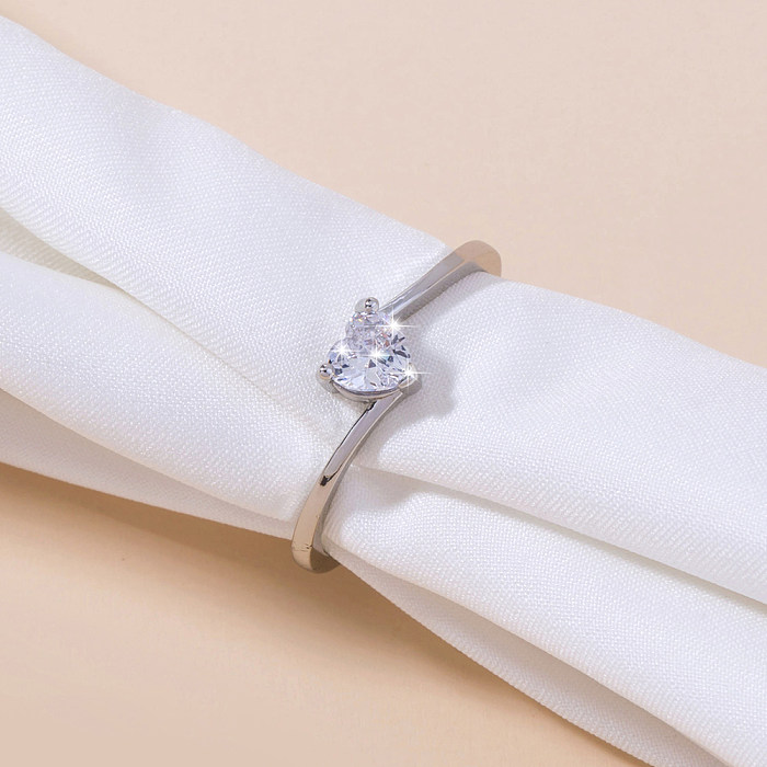 Anéis chapeados de prata do zircão do cobre da forma simples romântica do coração do estilo no volume