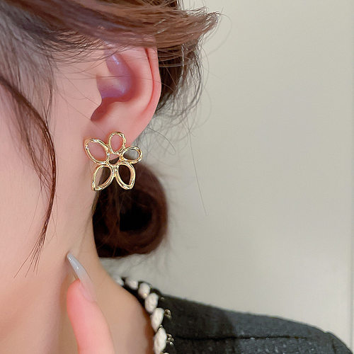 1 paire de clous d'oreilles en cuivre à fleurs à la mode