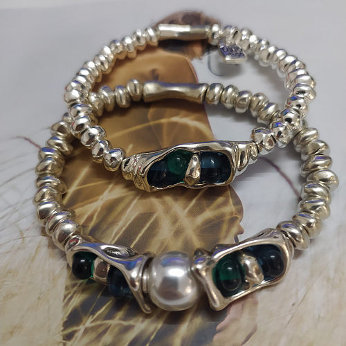 Pendientes de pulseras chapadas en plata con revestimiento de cobre y perlas de imitación irregulares retro