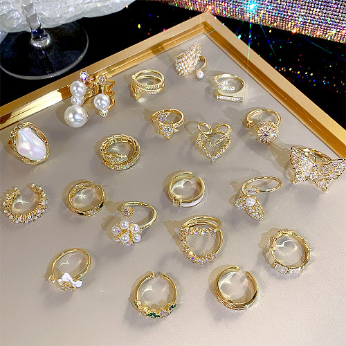 Eleganter offener Ring mit geometrischer Legierung, Kupfereinlage, künstlichen Perlen, Strasssteinen und 14 Karat vergoldet