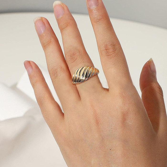 Großhandel mit schlichten geometrischen Ringen aus Edelstahl mit 18-Karat-Vergoldung