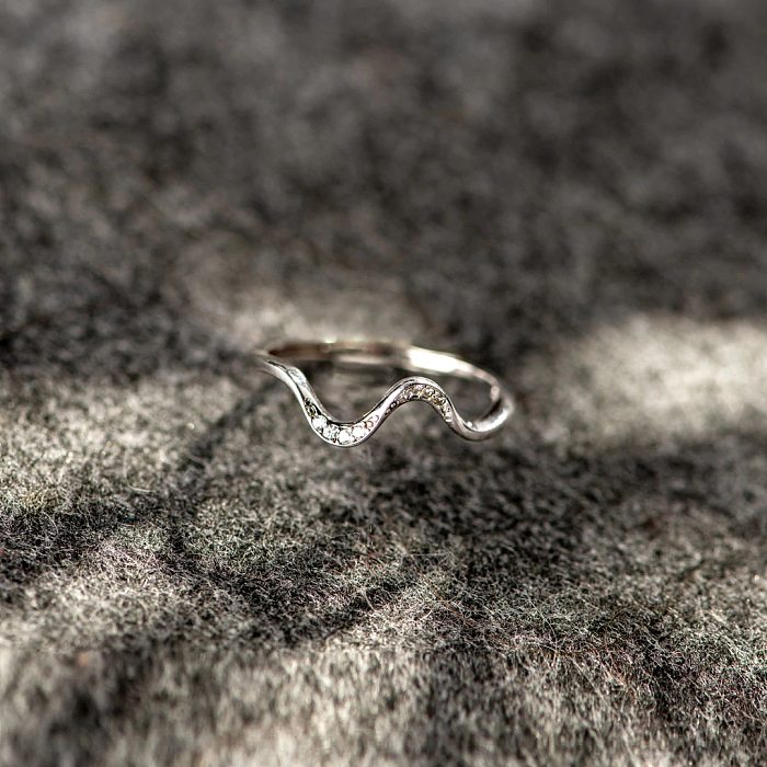 Fashion Geometric Copper Inlay Zircon Wave Ring