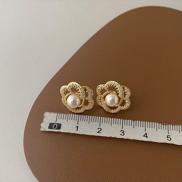 1 Paar schlichte Ohrstecker mit Blumenüberzug, Inlay aus Kupfer, künstlichen Perlen und Zirkon